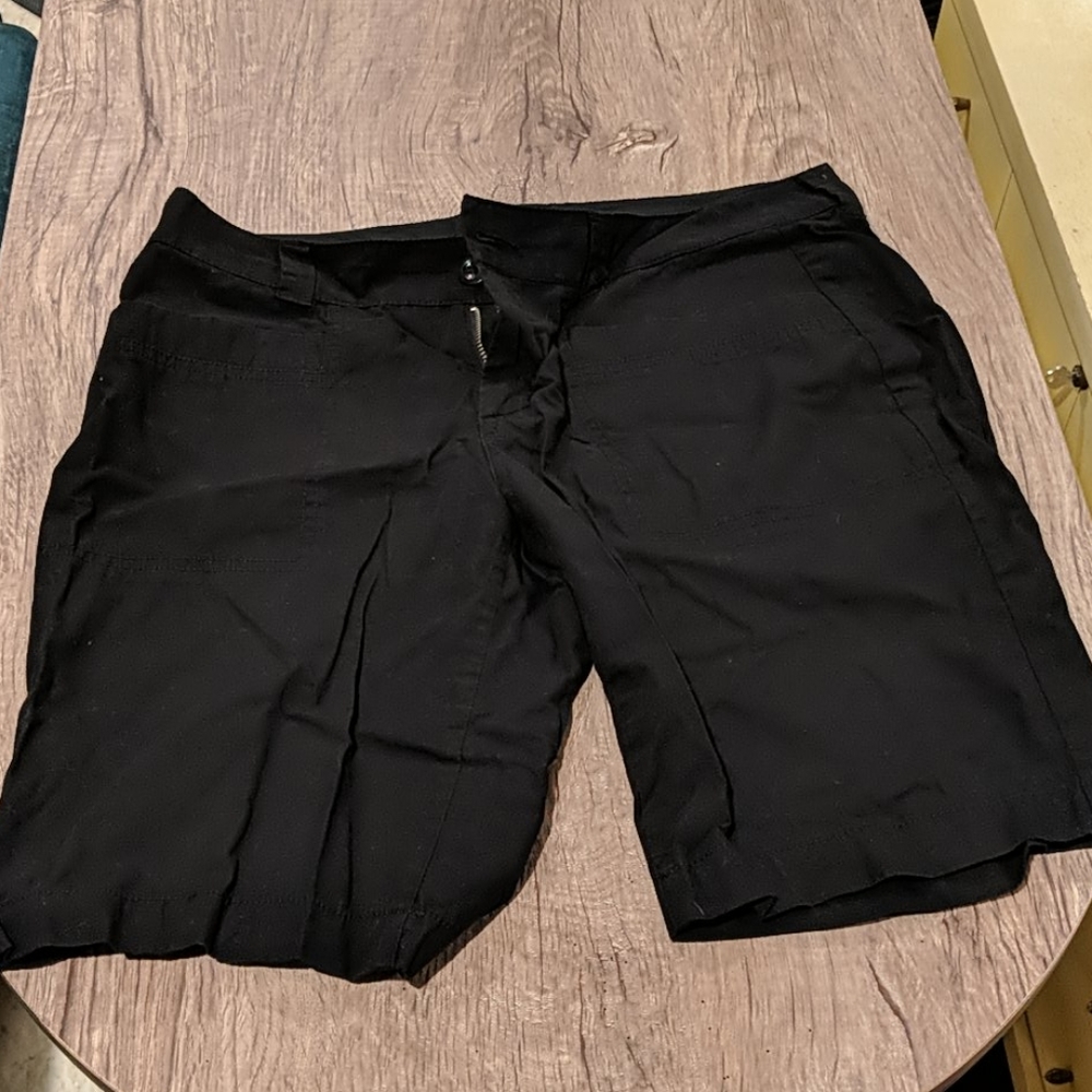 Old Navy black bermuda shorts deep pockets 12